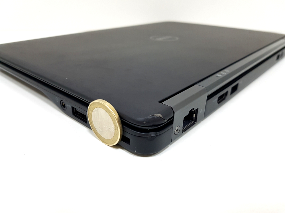 Dell latitude E7250 fisura esquina