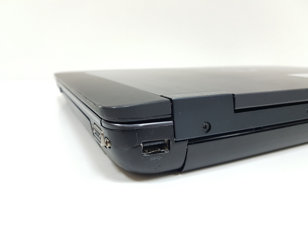 HP Zbook 15 fisura trasera