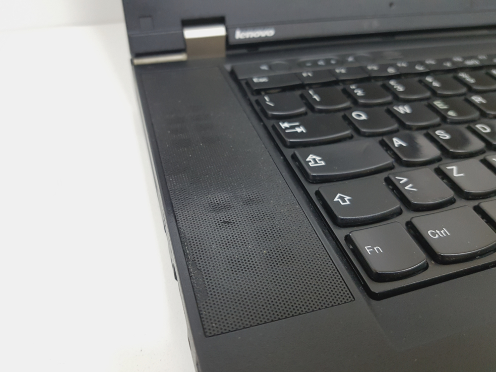 Lenovo T530 altavoz rozado