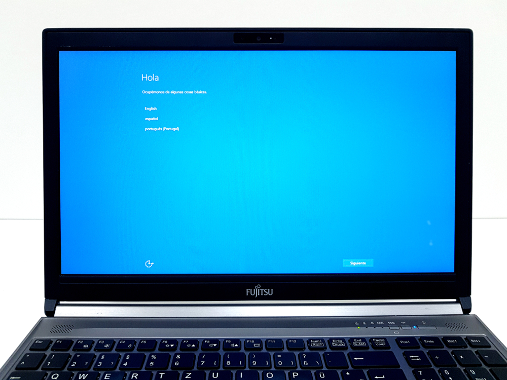 fujitsu lifebook E754 pantalla punto azul
