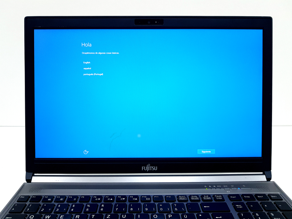 fujitsu lifebook E754 pantalla rayada mancha