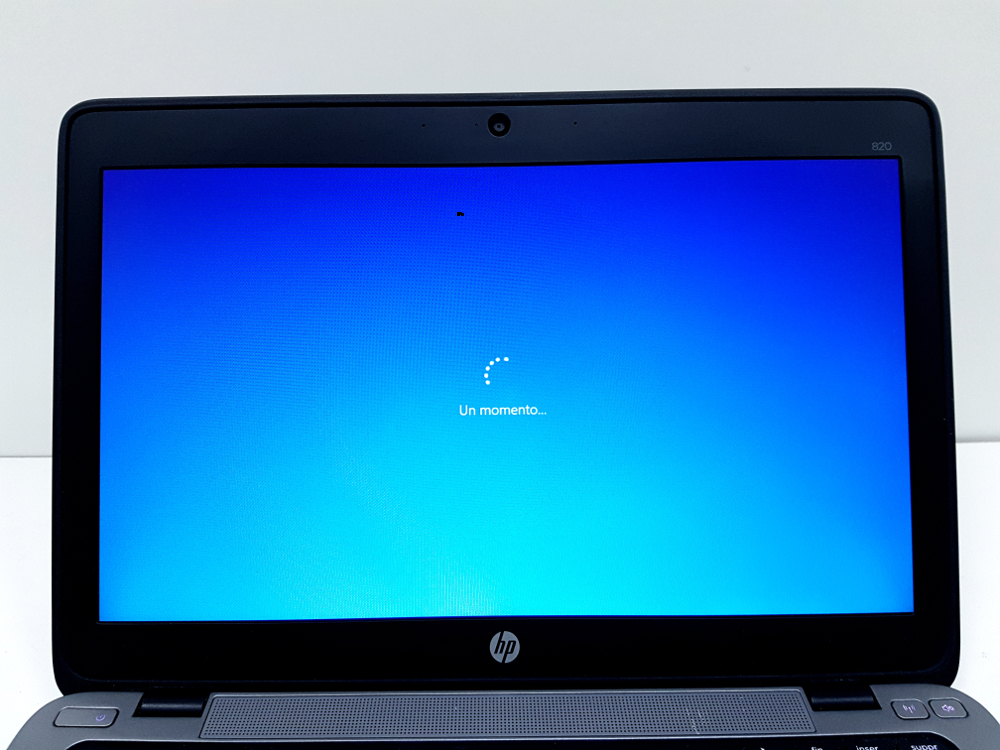 hp probook 820 Pantalla 1 puntito negro