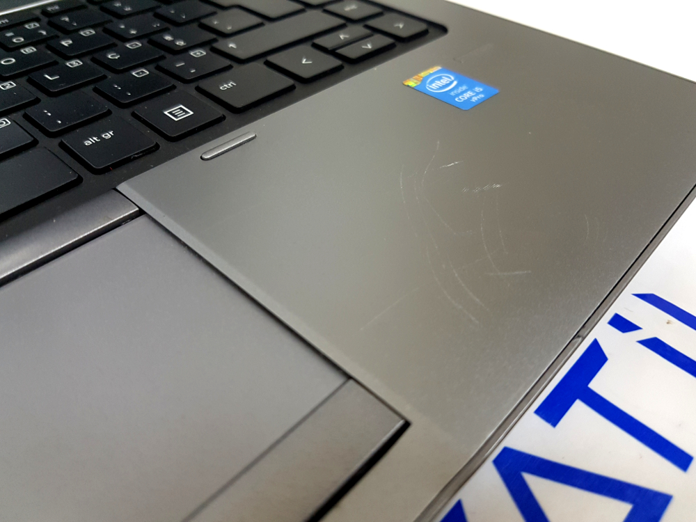 hp probook 840 G1 Pantalla leves rayas reposamanos