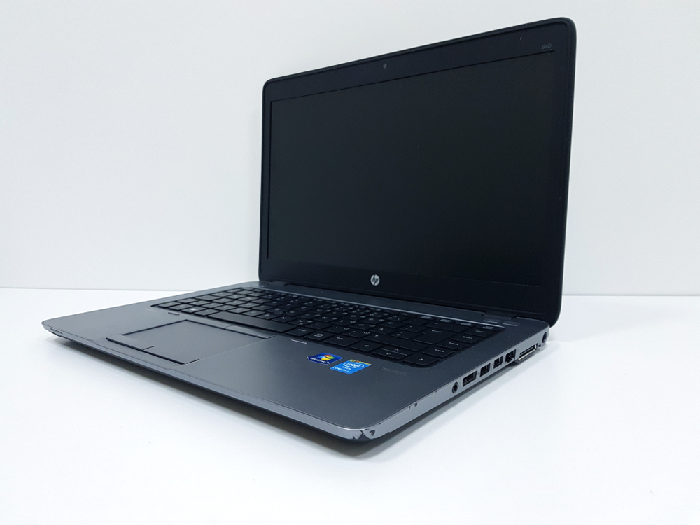 hp probook 840 G1 esquina despintada entera