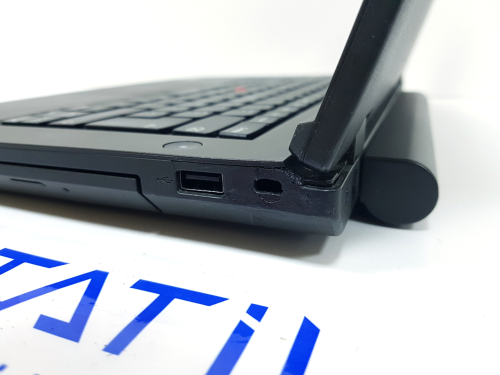 lenovo thinkpad L440 rotura colada